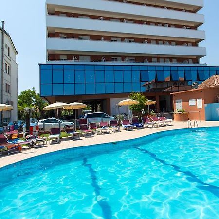Hotel Miramare Гатео а Маре Екстериор снимка