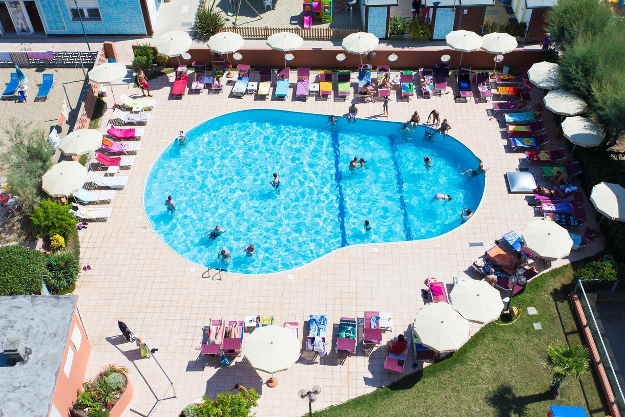 Hotel Miramare Гатео а Маре Екстериор снимка