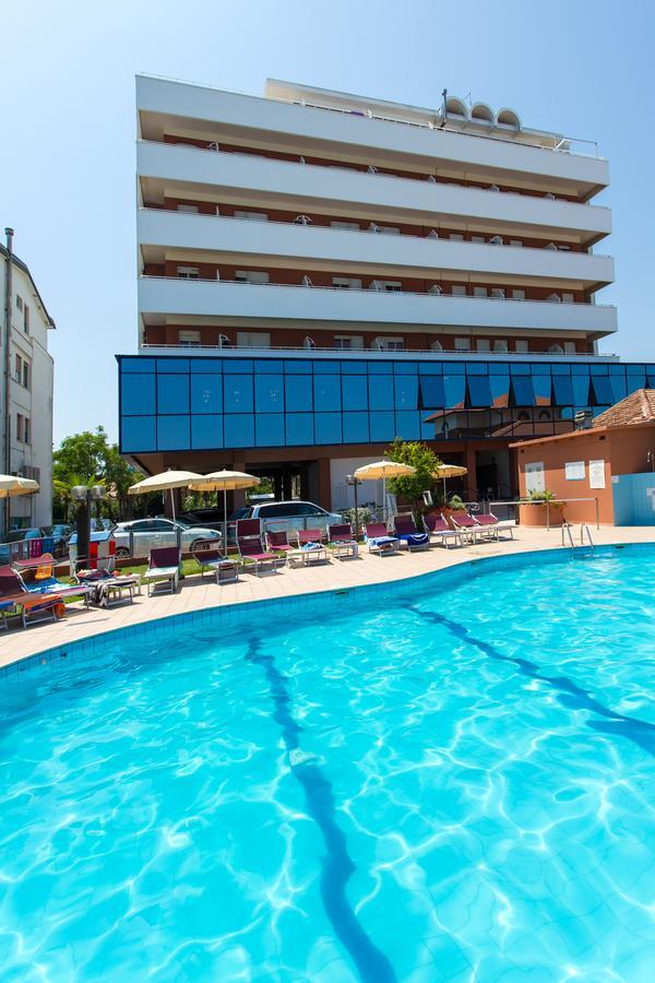 Hotel Miramare Гатео а Маре Екстериор снимка